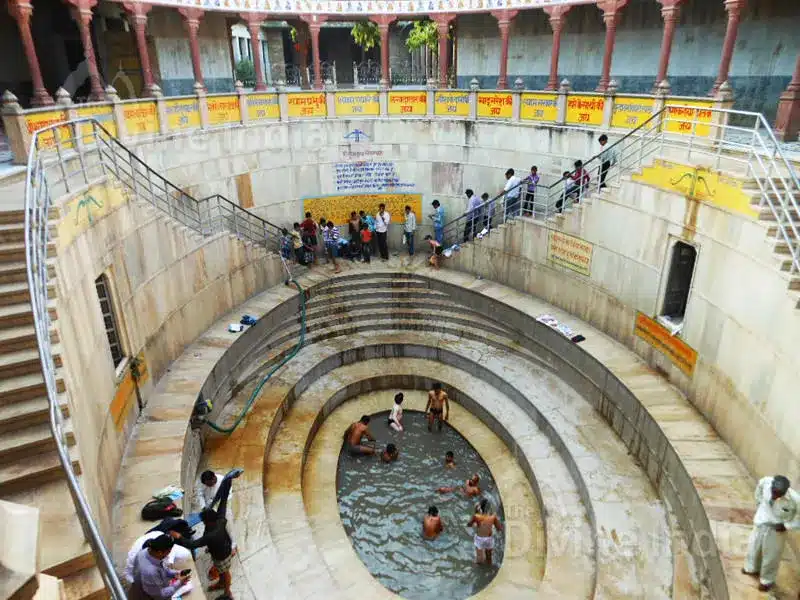 Bathing in Shyam Kund