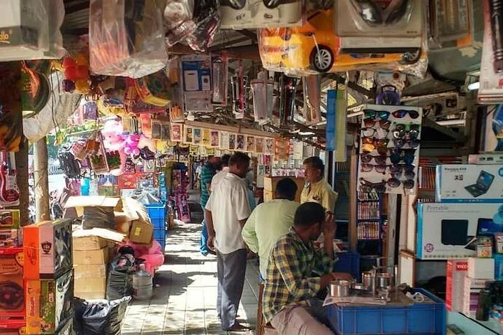 Street shopping in Chennai - George Town