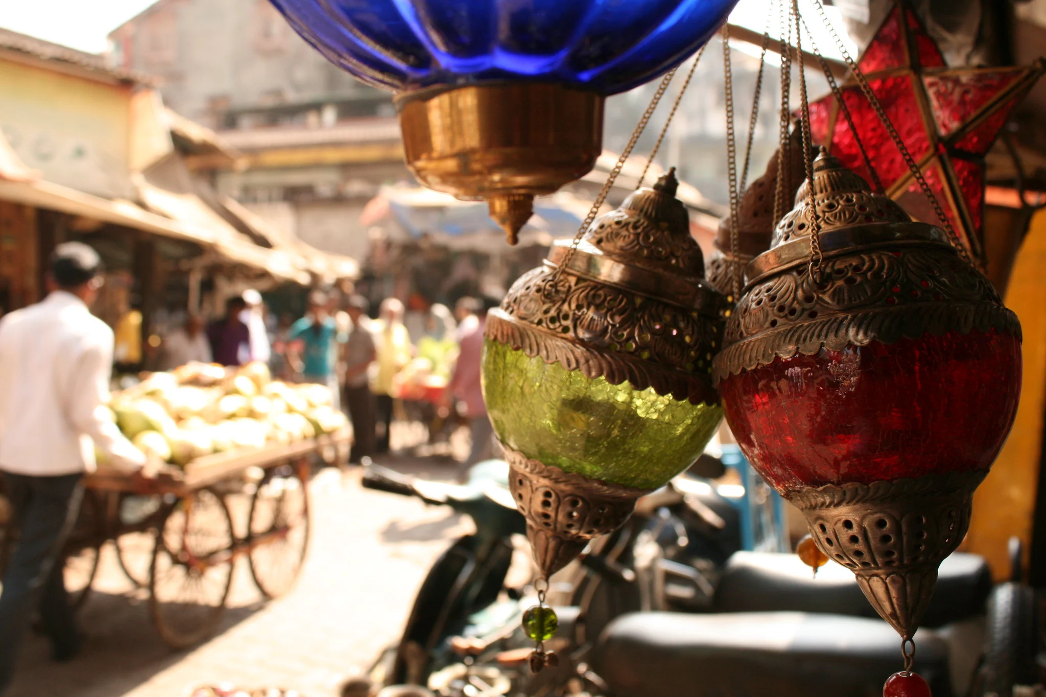 Shopping in the Chor Bazaars in India