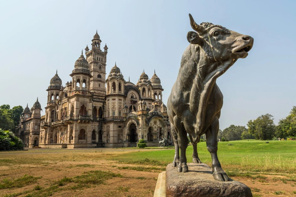 Lush gardens of Laxmi Vilas Palace